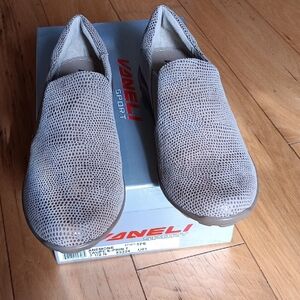 New! Vaneli Textured tan/taupe Slip-On shoes sz 7.5 N